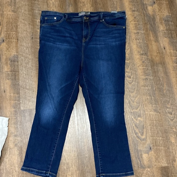 Lot of 2pair of TORRID  jeans white/crop boyfriend blue/crop midfit super skinny - Picture 10 of 16